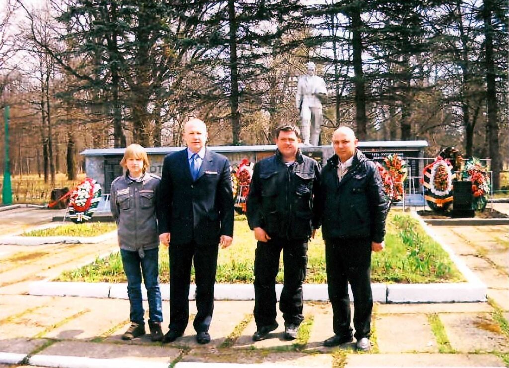 24 апреля 2010 года - у Братской Могилы Луговой