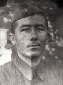 Зуфаров Анвар. 1919 года рождения. Погиб 5 декабря 1941 года в бою за станцию Луговая. Похоронен в Братской Могиле