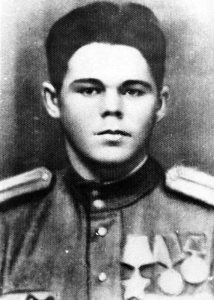 Дутов Пётр Алексеевич. Родился в октябре 1923г. Призван в РККА в октябре 1941 г. Находился на фронтах ВОВ до 1945 года. Награждён двумя Орденами Боевой Славы, Орденом Отечественной Войны 2-й ст. и Орденом Красной Звезды. После ВОВ - служба в СА - Приморский военный округ. Погиб 11 февраля 1946г. во время прохождения военной службы. До ВОВ - рабочий в опытном хозяйстве ВНИИ кормов.