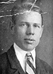 Емельянов Александр Иванович. Родился в 1906 г. Призван в РККА в 1941г. Рядовой. Воевал на Калининском фронте. В 1942 году умер в госпитале в связи с болезнью. Извещение военного госпиталя от 28.12.42 года. До ВОВ работал бухгалтером в совхозе "Ленинские горы".