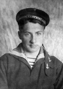 Иванов Владимир Павлович, 1914 года рождения. Погиб под Киевом при форсировании Днепра в 1944 году.