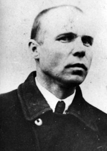 Клушин Владимир Александрович. Родился 4 марта 1900 г. Призван в РККА 6 июля 1941 г. Командир отделения. Пропал без вести под Ельней. Извещение Краснополянского РВК от 30.05.46 г. До ВОВ работал старшим агрономом в опытном хозяйстве ВНИИ кормов.