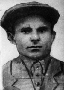 Новиков Михаил Алексеевич. Родился в 1911 г. В РККА призван в июне 1941 г. Пропал без вести в ноябре 1941 года. Извещение Долгопрудненского ГВК от 9.03.70 г. До ВОВ работал трактористом в опытном хозяйстве ВНИИ кормов.