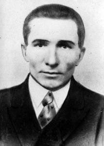 Шохин Егор Васильевич. Родился в январе 1898 г. Призван в РККА в апреле 1942 г. Воевал на Карельском фронте. Пропал без вести в октябре 1944 г. Извещение Долгопрудненского ГВК от 23 марта 1970 года. До ВОВ работал печником в опытном хозяйстве ВНИИ кормов.