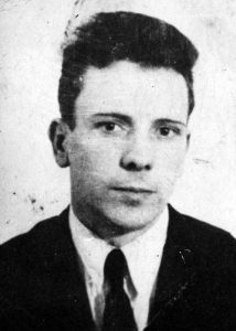 Серёгин Василий Иванович. Родился в 1910 г. Призван в РККА в 1941 г. Погиб 21.02.43 г. Извещение полевого госпиталя №1157 от 9 марта 1943 г. До ВОВ работал поваром в столовой ВНИИ кормов.