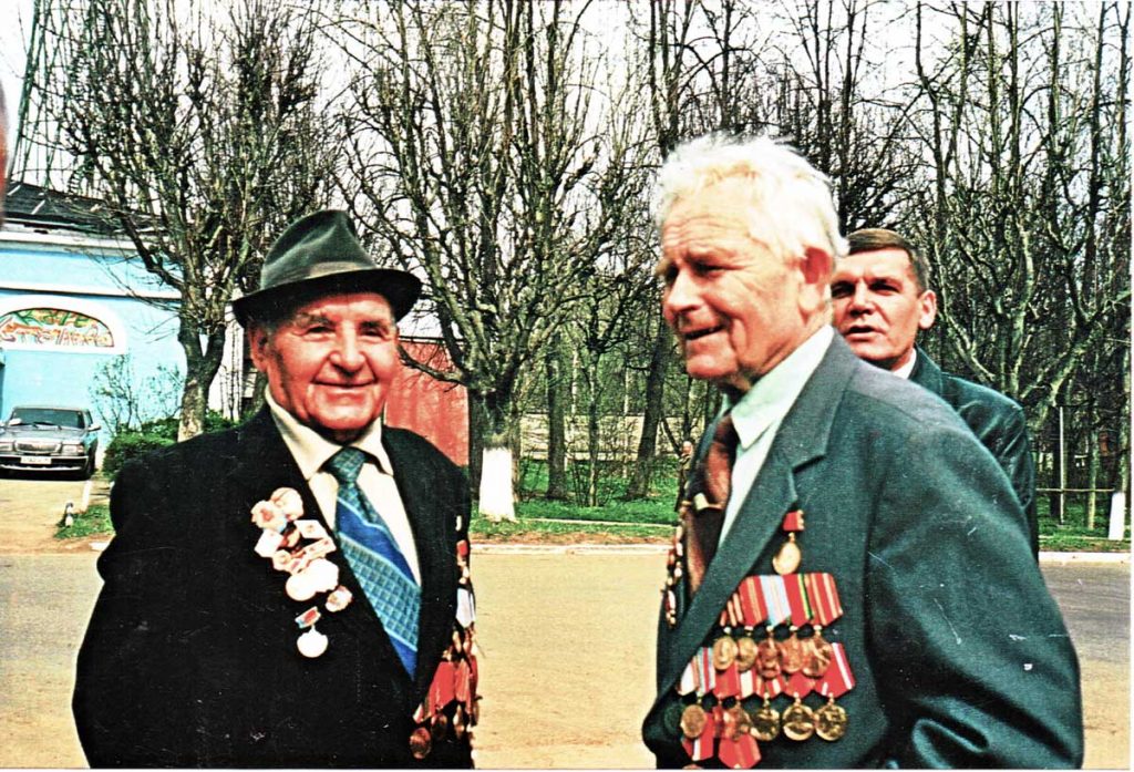 В.Ф. Ковалёв и М.Ф. Щербаков (Луговая, 9 мая)