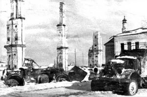 Разрушения в Рогачеве и брошенная немецкая техника.