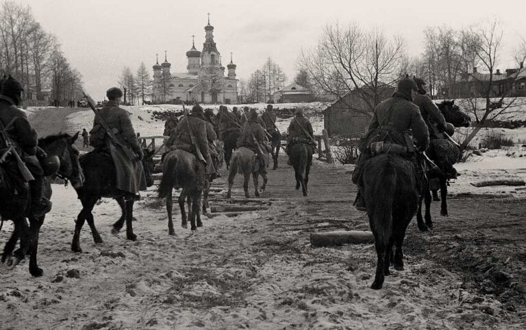 Кавалеристы корпуса генерала Белова на марше, 15 декабря 1941