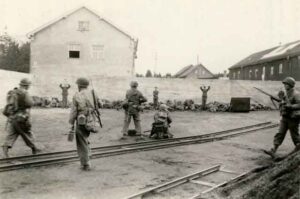Запад это не помнит: как солдаты США устроили бойню в Дахау