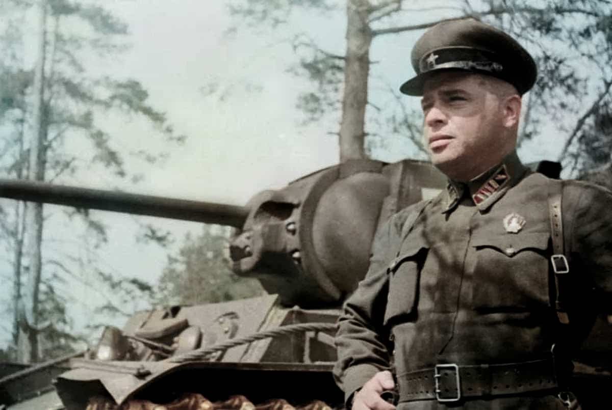 Командир 12-й отдельной танковой бригады полковник Василий Михайлович Баданов. 9-я армия, Южный фронт, весна 1942 года. Через полгода он возглавит 24-й ТК в звании генерал-майора.