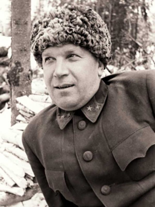 Ревякин В.А. - командир 8-й гв. сд 16А