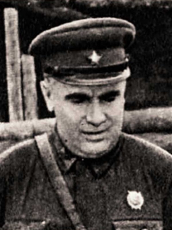 Колесников Д.Е. - член Военного совета 1уд.А