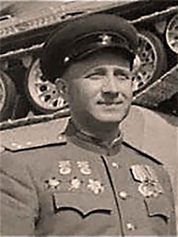 Кучеренко Николай Алексеевич– полковник,конструктор танка Т-34